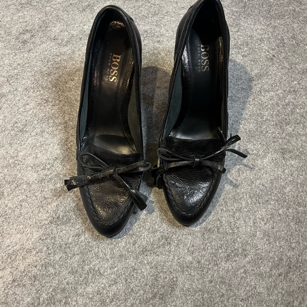 Hugo Boss Pumps with a bow and tassel detail. Black, size 37 (7)